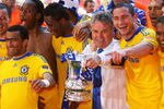 LONDON, ENGLAND - MAY 30:  Chelsea Manager Guus Hiddink celebrates with winning goalscorer Frank Lampard and team mates following the FA Cup sponsored by E.ON Final match between Chelsea and Everton at Wembley Stadium on May 30, 2009 in London, England.  (Photo by Alex Livesey/Getty Images)