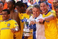 LONDON, ENGLAND - MAY 30:  Chelsea Manager Guus Hiddink celebrates with winning goalscorer Frank Lampard and team mates following the FA Cup sponsored by E.ON Final match between Chelsea and Everton at Wembley Stadium on May 30, 2009 in London, England.  (Photo by Alex Livesey/Getty Images)