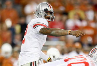 GLENDALE, AZ - JANUARY 05:  Terrelle Pryor #2 of the Ohio State Buckeyes snaps the ball against the Texas Longhorns during the Tostitos Fiesta Bowl Game on January 5, 2009 at University of Phoenix Stadium in Glendale, Arizona.  (Photo by Jeff Gross/Getty Images)