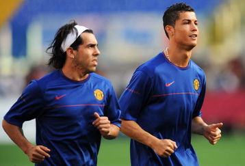 ROME - MAY 26:  Carlos Tevez and Cristiano Ronaldo of Manchester United run as they attend the Manchester United training session prior to UEFA Champions League Final versus Barcelona at the Stadio Olimpico on May 26, 2009 in Rome, Italy.  (Photo by Shaun Botterill/Getty Images)