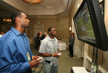 LOS ANGELES, CA - MAY 16: Pittsburgh Steelers wide receiver Limas Sweed and Chicago Bears wide receiver Earl Bennett attend the EA SPORTS Rookie Madden Bowl at the Loews Santa Monica Beach Hotel as part of the NFL PLAYERS Rookie Premiere on May 16, 2008 in Santa Monica, California. (Photo by Jesse Grant/Getty Images for NFL PLAYERS)