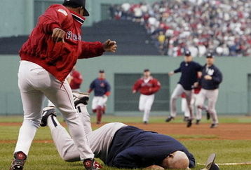 Large_red_sox_yankees_fight_feature