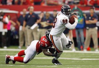 ATLANTA - OCTOBER 12:  Desmond Clark #88 of the Chicago Bears carries the ball against Curtis Lofton #50 of the Atlanta Falcons at the Georgia Dome on October 12, 2008 in Atlanta, Georgia.  (Photo by Kevin C. Cox/Getty Images)