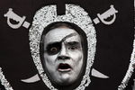 OAKLAND, CA - DECEMBER 21: A fan of the Oakland Raiders cheers during the Houston Texans and the Oakland Raiders NFL game on December 21, 2008 at the Oakland-Alameda County Coliseum in Oakland, California.  (Photo by Jed Jacobsohn/Getty Images)