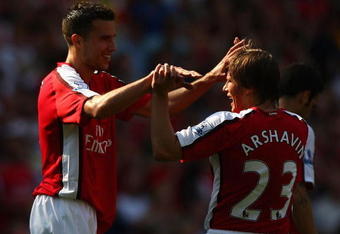 LONDON, ENGLAND - MAY 24:  Robin Van Persie of Arsenal celebrates with Andrey Arshavin (R) after scoring his team's second goal during the Barclays Premier League match between Arsenal and Stoke City at Emirates Stadium on May 24, 2009 in London, England.  (Photo by Ryan Pierse/Getty Images)