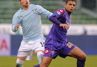 FLORENCE, ITALY - FEBRUARY 08:  Felipe Melo of Fiorentina and Mauro Zárate of Lazio during the Serie A match between Fiorentina and Lazio at the Artemio Franchi Stadio on February 08, 2009 in Florence, Italy. (Photo by New Press/Getty Images)