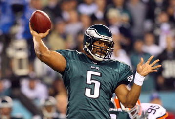 PHILADELPHIA - DECEMBER 15:  Quarterback Donovan McNabb #5 of the Philadelphia Eagles passes against the Cleveland Browns on December 15, 2008 at Lincoln Financial Field in Philadelphia, Pennsylvania.  (Photo by Jim McIsaac/Getty Images)