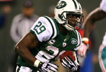 EAST RUTHERFORD, NJ - DECEMBER 28:  Leon Washington #29 of The New York Jets in action against The Miami Dolphins during their game on December 28, 2008 at Giants Stadium in East Rutherford, New Jersey.  (Photo by Al Bello/Getty Images)
