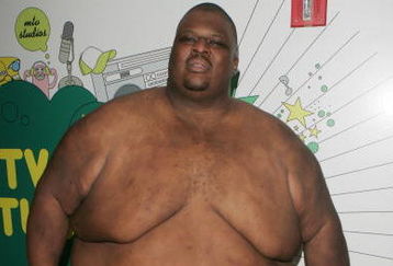 NEW YORK - OCTOBER 23:  (U.S. TABS OUT) Sumo Wrestler Manny Yarbrough poses while appearing on MTV's Total Request Live October 23, 2006 in New York City.  (Photo by Peter Kramer/Getty Images)