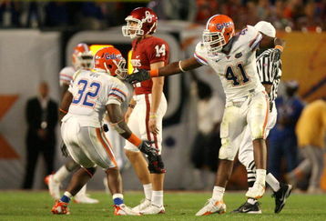 MIAMI - JANUARY 08:  Dustin Doe #32 and Ryan Stamper #41 of the Florida Gators celebrate a defensive stop on a 3rd down play as Sam Bradford #14 of the Oklahoma Sooners looks on dejected during the FedEx BCS National Championship game at Dolphin Stadium on January 8, 2009 in Miami, Florida.  (Photo by Doug Benc/Getty Images)