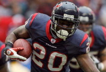 HOUSTON - DECEMBER 28:  Steve Slaton #20 of the Houston Texans is tackled short of the goal line by Danieal Manning #38 of the Chicago Bears during the second half at the Reliant Stadium December 28, 2008 in Houston, Texas.  The Texans won 31-24.  (Photo by Harry How/Getty Images)