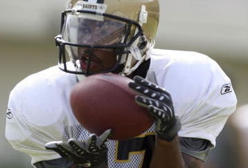 JACKSON, MS - JULY 31:  Wide Receiver Robert Meachem #17 catches a balld during the New Orleans Saints training camp on July 31, 2007, at Mississippi Memorial Stadium in Jackson, Mississippi.  (Photo by Chris Graythen/Getty Images)  