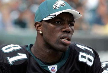 PHILADELPHIA, PA -SEPTEMBER 25: Wide receiver Terrell Owens #81 of the Philadelphia Eagles looks on against the Oakland Raiders during their game on September 25, 2005 at Lincoln Financial Field in Philadelphia, Pennsylvannia.The Eagles defeated the Raiders 23-20.(Photo by Jim McIsaac/Getty Images)                                           