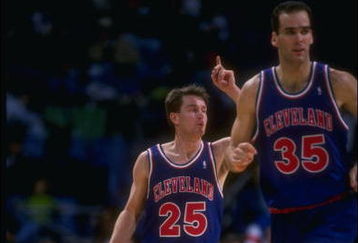21 Nov 1992:  Guard Mark Price of the Cleveland Cavaliers moves the ball during a game. Mandatory Credit: Layne Murdoch  /Allsport