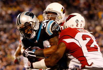 CHARLOTTE, NC - JANUARY 10:  DeAngelo Williams #34 of the Carolina Panthers runs with the ball against  the Arizona Cardinals during the NFC Divisional Playoff Game on January 10, 2009 at Bank of America Stadium in Charlotte, North Carolina. The Arizona Cardinals defeated the Carolina Panthers with a score of 33-13. (Photo by Streeter Lecka/Getty Images)