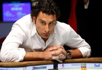 LAS VEGAS - JUNE 17:  Vancouver Canucks goaltender Roberto Luongo participates in the NHL Charity Shootout at the World Series of Poker at the Rio Hotel & Casino in Las Vegas, Nevada on June 17, 2009.  (Photo by Ethan Miller/Getty Images)