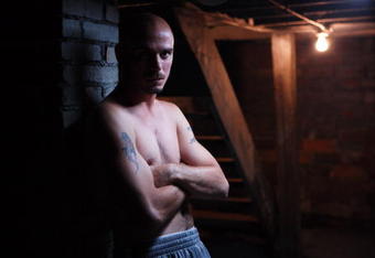 YOUNGSTOWN, OH - JULY 16:  Middleweight boxer Kelly Pavlik poses in the basement of the Southside Boxing Club  on July 16, 2007 in Youngstown, Ohio.  (Photo By Al Bello/Getty Images)