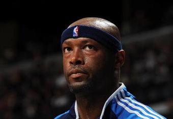 SAN ANTONIO - APRIL 28:  Center Erick Dampier #25 of the Dallas Mavericks during play against the San Antonio Spurs in Game Five of the Western Conference Quarterfinals during the 2009 NBA Playoffs at AT&T Center on April 28, 2009 in San Antonio, Texas. NOTE TO USER: User expressly acknowledges and agrees that, by downloading and or using this photograph, User is consenting to the terms and conditions of the Getty Images License Agreement.  (Photo by Ronald Martinez/Getty Images)