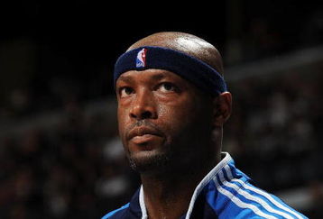 SAN ANTONIO - APRIL 28:  Center Erick Dampier #25 of the Dallas Mavericks during play against the San Antonio Spurs in Game Five of the Western Conference Quarterfinals during the 2009 NBA Playoffs at AT&T Center on April 28, 2009 in San Antonio, Texas. NOTE TO USER: User expressly acknowledges and agrees that, by downloading and or using this photograph, User is consenting to the terms and conditions of the Getty Images License Agreement.  (Photo by Ronald Martinez/Getty Images)