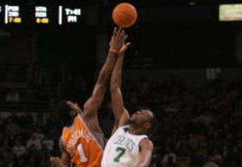 BOSTON - DECEMBER 08:  Amare Stoudemire #1 of the Phoenix Suns and Al Jefferson #7 of the Boston Celtics attempt to control the jump ball during the game on December 8, 2006 at the TD Banknorth Garden in Boston, Massachusetts.  The Suns won 116-111. NOTE TO USER: User expressly acknowledges and agrees that, by downloading and or using this photograph, User is consenting to the terms and conditions of the Getty Images License Agreement. (Photo by Elsa/Getty Images)