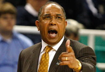 GREENSBORO, NC - MARCH 19:  Head coach Tubby Smith of the Minnesota Golden Gophers yells to his team against the Texas Longhorns during the first round of the NCAA Division I Men's Basketball Tournament at the Greensboro Coliseum on March 19, 2009 in Greensboro, North Carolina.  (Photo by Streeter Lecka/Getty Images)
