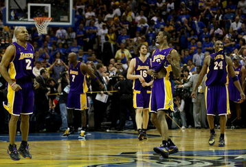 ORLANDO, FL - JUNE 14:  (L-R) Derek Fisher #2, Lamar Odom #7, Pau Gasol #16, Trevor Ariza #3 and Kobe Bryant #24 of the Los Angeles Lakers begin celebrating after defeating the Orlando Magic 99-86 in Game Five of the 2009 NBA Finals on June 14, 2009 at Amway Arena in Orlando, Florida.  NOTE TO USER:  User expressly acknowledges and agrees that, by downloading and or using this photograph, User is consenting to the terms and conditions of the Getty Images License Agreement.  (Photo by Elsa/Getty Images)