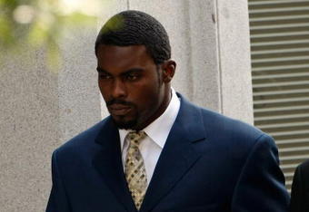 RICHMOND, VA - AUGUST 27:  Atlanta Falcons quarterback Michael Vick (L) arrives at federal court August 27, 2007 in Richmond, Virginia. The football star was expected to plead guilty to a federal dogfighting conspiracy charge. The NFL has suspended Vick indefinitely.   (Photo by Win McNamee/Getty Images)