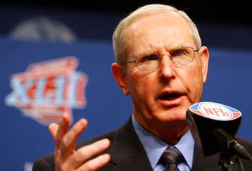 PHOENIX - FEBRUARY 01:  Head coach Tom Coughlin of the New York Giants answers questions during a press conference on February 1, 2008 at the Phoenix Convention Center in Phoenix, Arizona.  (Photo by Elsa/Getty Images)