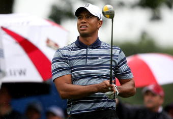 FARMINGDALE, NY - JUNE 18:  Tiger Woods watches his tee shot on the second hole during the first round of the 109th U.S. Open on the Black Course at Bethpage State Park on June 18, 2009 in Farmingdale, New York.  (Photo by Nick Laham/Getty Images)