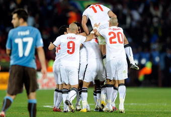 JOHANNESBURG, SOUTH AFRICA - JUNE 18:  Egypt celebrate after Mohamed Homos scores their first goal during the FIFA Confederations Cup match between Egypt and Italy at Ellis Stadium on June 18, 2009 in Johannesburg, South Africa.  (Photo by Claudio Villa/Getty Images)