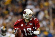 TAMPA, FL - FEBRUARY 01:  Quarterback Kurt Warner #13 of the Arizona Cardinals looks to pass against the Pittsburgh Steelers during Super Bowl XLIII on February 1, 2009 at Raymond James Stadium in Tampa, Florida. Steelers won 27-23. (Photo by Chris Graythen/Getty Images)