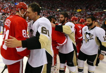 DETROIT - JUNE 12:  Miroslav Satan #81 of the Pittsburgh Penguins shakes hands with Marian Hossa #81 of the Detroit Red Wings after Game Seven of the 2009 NHL Stanley Cup Finals at Joe Louis Arena on June 12, 2009 in Detroit, Michigan.  (Photo by Jim McIsaac/Getty Images)