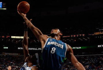 NEW ORLEANS - FEBRUARY 08:  Ryan Gomes #8 of the Minnesota Timberwolves  grabs a rebound over James Posey #41 of the New Orleans Hornets on February 8, 2009 in New Orleans, Louisiana.  NOTE TO USER: User expressly acknowledges and agrees that, by downloading and/or using this Photograph, user is consenting to the terms and conditions of the Getty Images License Agreement.  (Photo by Chris Graythen/Getty Images)