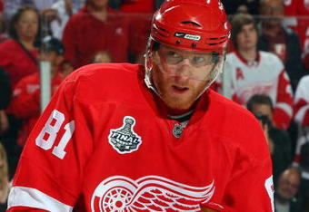 DETROIT - JUNE 12:  Marian Hossa #81 of the Detroit Red Wings skates against the Pittsburgh Penguins during Game Seven of the 2009 NHL Stanley Cup Finals at Joe Louis Arena on June 12, 2009 in Detroit, Michigan.  (Photo by Jim McIsaac/Getty Images)