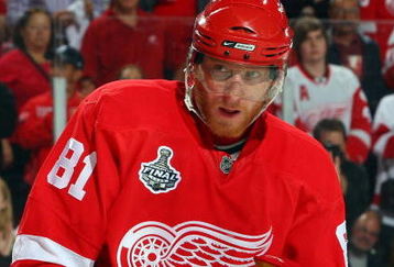 DETROIT - JUNE 12:  Marian Hossa #81 of the Detroit Red Wings skates against the Pittsburgh Penguins during Game Seven of the 2009 NHL Stanley Cup Finals at Joe Louis Arena on June 12, 2009 in Detroit, Michigan.  (Photo by Jim McIsaac/Getty Images)
