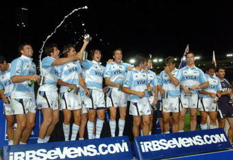 WELLINGTON, NEW ZEALAND - FEBRUARY 05:  Argentina celebrate their second place at the AXA Rugby Sevens International at Westpac Stadium, Wellington, New Zealand, Saturday, February 05, 2005.  (Photo by Ross Setford/Getty Images)