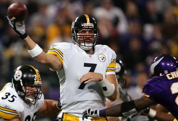 MINNEAPOLIS, MN - DECEMBER 18:  Ben Roethlisberger #7 of the Pittsburgh Steelers passes the ball as Corey Chavous #21 of the Minnesota Vikings pressures on December 18, 2005 at the Hubert H. Humphrey Metrodome in Minneapolis, Minnesota.(Photo by Elsa/Getty Images). 