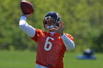 LAKE FOREST, IL - MAY 20: Jay Cutler #6 of the Chicago Bears participates during an organized team activity (OTA) practice on May 20, 2009 at Halas Hall in Lake Forest, Illinois. (Photo by Jonathan Daniel/Getty Images)