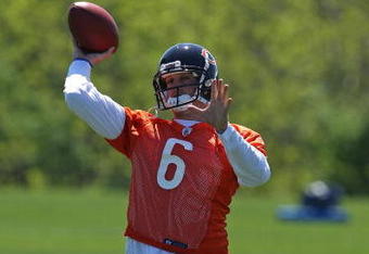 LAKE FOREST, IL - MAY 20: Jay Cutler #6 of the Chicago Bears participates during an organized team activity (OTA) practice on May 20, 2009 at Halas Hall in Lake Forest, Illinois. (Photo by Jonathan Daniel/Getty Images)