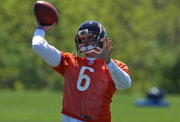 LAKE FOREST, IL - MAY 20: Jay Cutler #6 of the Chicago Bears participates during an organized team activity (OTA) practice on May 20, 2009 at Halas Hall in Lake Forest, Illinois. (Photo by Jonathan Daniel/Getty Images)