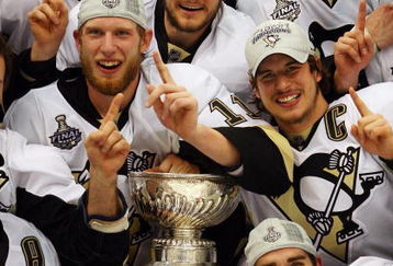 DETROIT - JUNE 12:  The Pittsburgh Penguins celebrate with the Stanley Cup after defeating the Detroit Red Wings by a score of 2-1 to win Game Seven and the 2009 NHL Stanley Cup Finals at Joe Louis Arena on June 12, 2009 in Detroit, Michigan.  (Photo by Jim McIsaac/Getty Images)