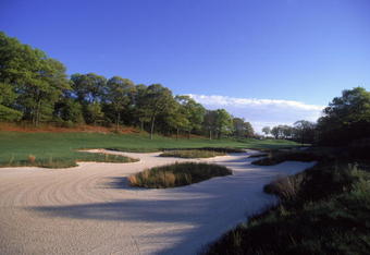 FARMINGDALE - MAY 5:  The sun shines on the fifth hole of the 2002 US Open site Bethpage State Park Black Course in Farmingdale, New York on May 5, 2002.  (Photo By Scott Halleran/Getty Images)