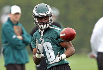 PHILADELPHIA - MAY 1: First round draft pick wide receiver Jeremy Maclin #18 of the Philadelphia Eagles practices during mini camp at the NovaCare Complex on May 1, 2009 in Philadelphia, Pennsylvania.  (Photo by Hunter Martin/Getty Images)