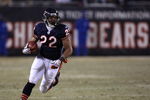 CHICAGO - DECEMBER 22: Matt Forte #22 of the Chicago Bears runs for yardage against the Green Bay Packers on December 22, 2008 at Soldier Field in Chicago, Illinois. The Bears defeated the Packers 20-17 in overtime. (Photo by Jonathan Daniel/Getty Images)