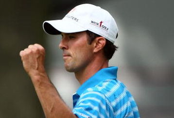 FARMINGDALE, NY - JUNE 19:  Mike Weir of Canada finishes his first round with a 6-uunder par 64 during the continuation of the first round of the 109th U.S. Open on the Black Course at Bethpage State Park on June 19, 2009 in Farmingdale, New York.  (Photo by Chris McGrath/Getty Images)