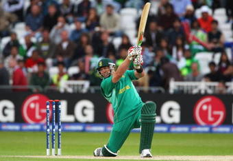 NOTTINGHAM, ENGLAND - JUNE 18:  Jacques Kallis of South Africa hits out during the ICC World Twenty20 Semi Final between Pakistan and South Africa at Trent Bridge on June 18, 2009 in Nottingham, England.  (Photo by Tom Shaw/Getty Images)