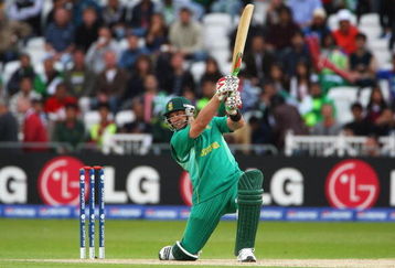 NOTTINGHAM, ENGLAND - JUNE 18:  Jacques Kallis of South Africa hits out during the ICC World Twenty20 Semi Final between Pakistan and South Africa at Trent Bridge on June 18, 2009 in Nottingham, England.  (Photo by Tom Shaw/Getty Images)