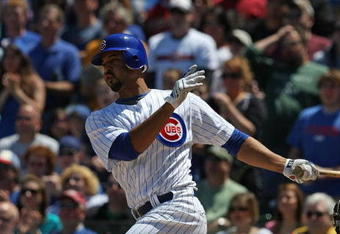 CHICAGO - MAY 16: Derrek Lee #25 of the Chicago Cubs hits the ball against the Houston Astros on May 16, 2009 at Wrigley Field in Chicago, Illinois. The Cubs defeated the Astros 5-4. (Photo by Jonathan Daniel/Getty Images)