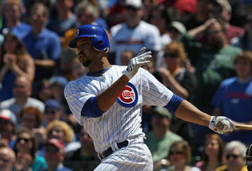 CHICAGO - MAY 16: Derrek Lee #25 of the Chicago Cubs hits the ball against the Houston Astros on May 16, 2009 at Wrigley Field in Chicago, Illinois. The Cubs defeated the Astros 5-4. (Photo by Jonathan Daniel/Getty Images)