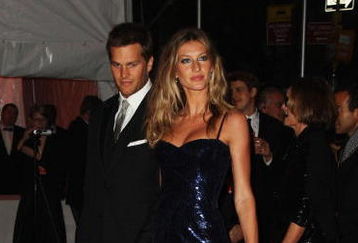NEW YORK - MAY 04:  NFL player Tom Brady and model Gisele Bundchen attends 'The Model as Muse: Embodying Fashion' Costume Institute Gala at The Metropolitan Museum of Art on May 4, 2009 in New York City.  (Photo by Stephen Lovekin/Getty Images)